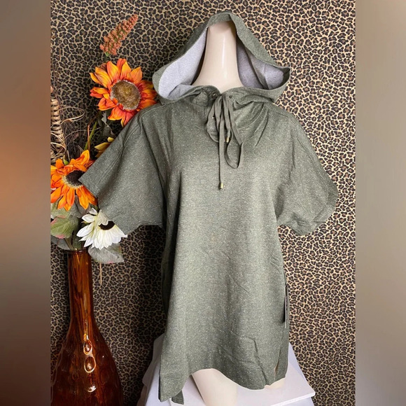 🌴3/$30🌴DOE & RAE Olive Green Marble Lace-Up Neck Short Sleeve Hooded Top NWT - Picture 1 of 12